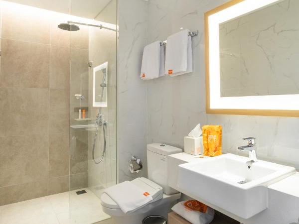 Harris Suites Puri Mansion : photo 2 de la chambre chambre double ou lits jumeaux