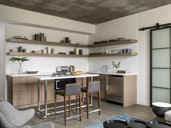 Kimpton Aertson Hotel, an IHG Hotel : photo 2 de la chambre one-bedroom king suite with tub and walk-in shower