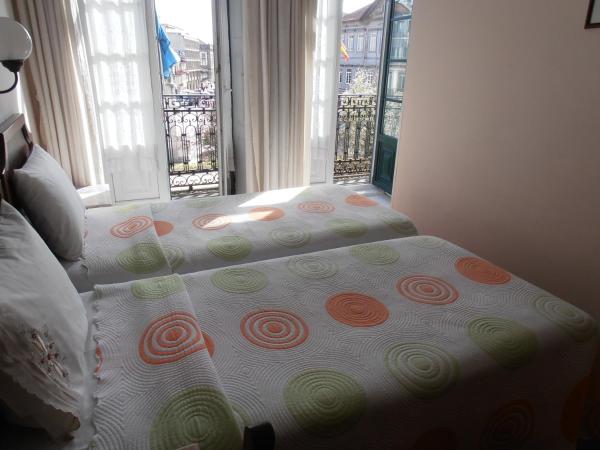 Hotel S. Marino : photo 10 de la chambre chambre lits jumeaux - vue sur ville