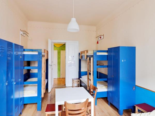 Hostel Mondpalast : photo 1 de la chambre lit dans dortoir mixte de 6 lits