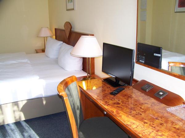 Hotel Amadeus Central : photo 2 de la chambre chambre double avec salle de bains commune