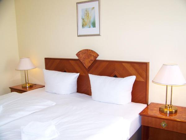 Hotel Amadeus Central : photo 3 de la chambre chambre double avec salle de bains commune