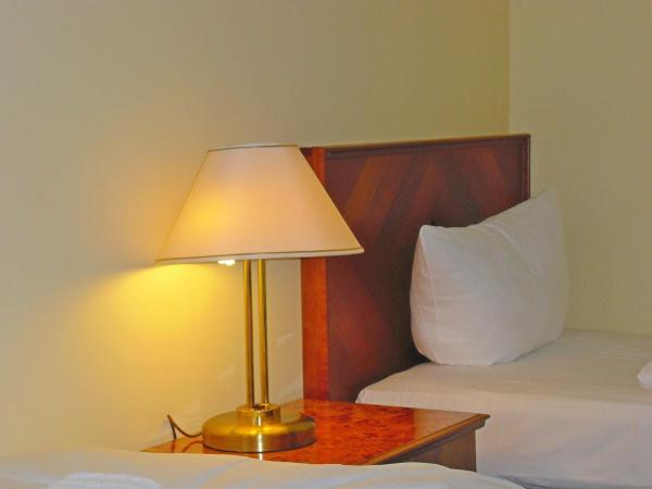 Hotel Amadeus Central : photo 8 de la chambre chambre triple avec salle de bains commune