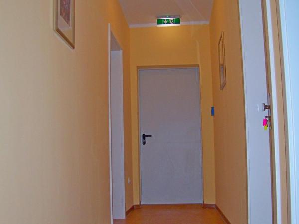 Hotel Amadeus Central : photo 9 de la chambre chambre simple avec salle de bains commune