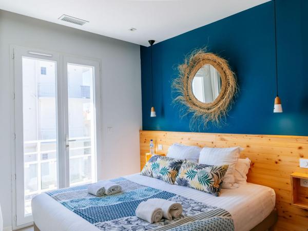 Hôtel Café Miramar : photo 8 de la chambre chambre double ou lits jumeaux - vue latérale sur mer