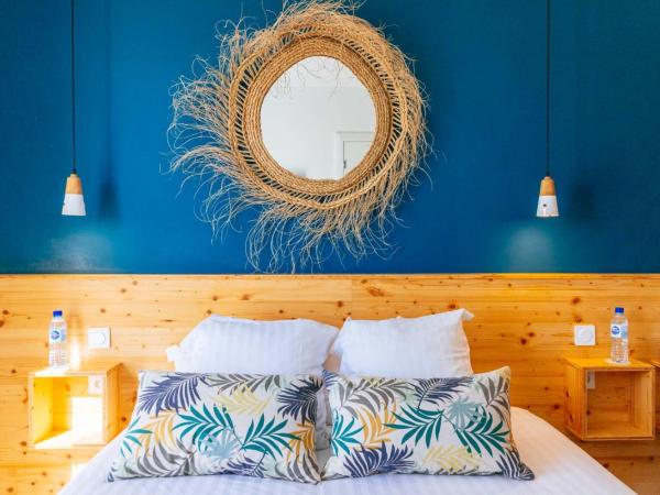 Hôtel Café Miramar : photo 7 de la chambre chambre double ou lits jumeaux - vue latérale sur mer