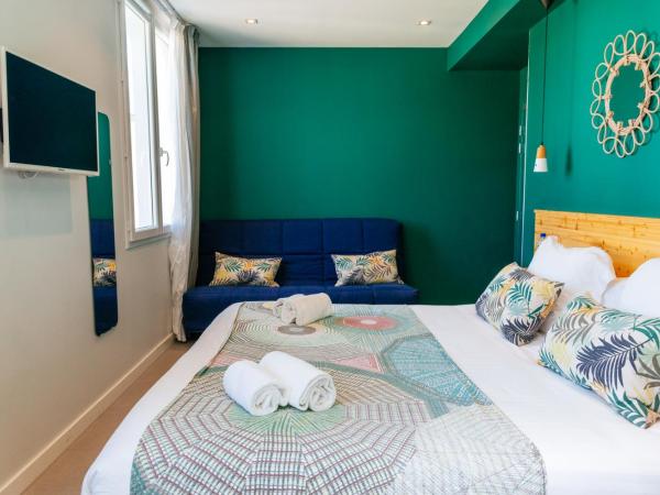 Hôtel Café Miramar : photo 7 de la chambre chambre familiale