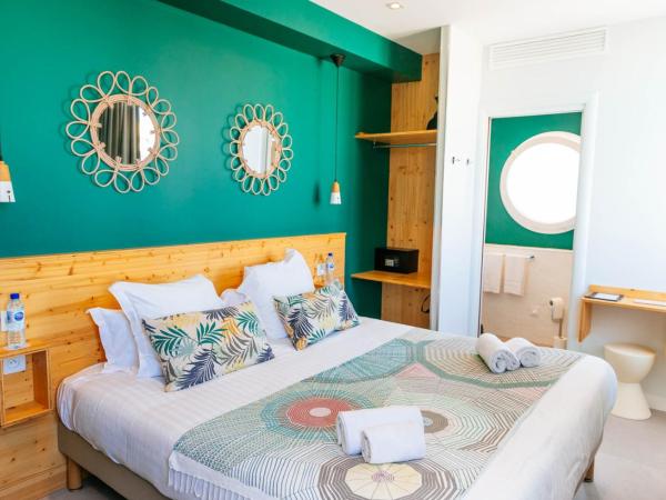 Hôtel Café Miramar : photo 9 de la chambre chambre familiale