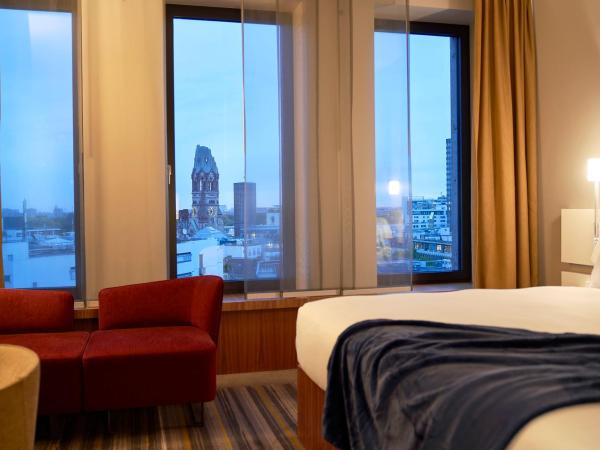 Dorint Kurfürstendamm Berlin : photo 8 de la chambre chambre supérieure avec lit king-size