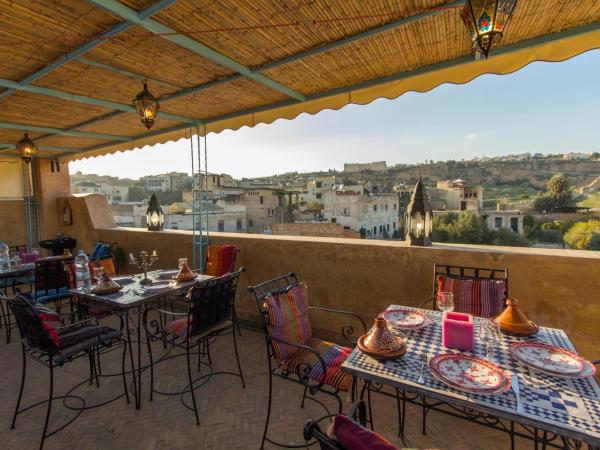 Riad Noujoum Medina : photo 1 de la chambre petite chambre double basique avec douche