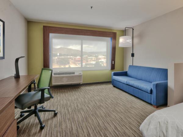 Holiday Inn Express & Suites - Albuquerque East, an IHG Hotel : photo 4 de la chambre suite lit king-size – non-fumeurs