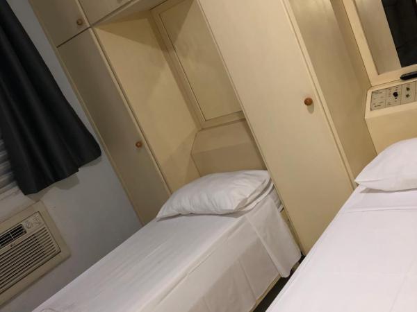 Center Plaza Hotel : photo 5 de la chambre chambre triple