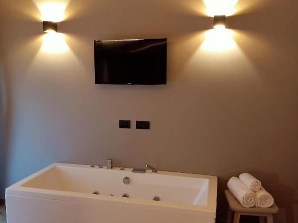 Maison Bionaz Ski & Sport : photo 6 de la chambre deluxe double room with hot tub and balcony