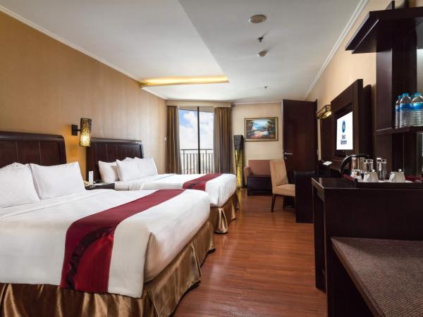 Best Western Mangga Dua Hotel & Residence : photo 1 de la chambre executive queen room with two queen beds and city view - non-smoking