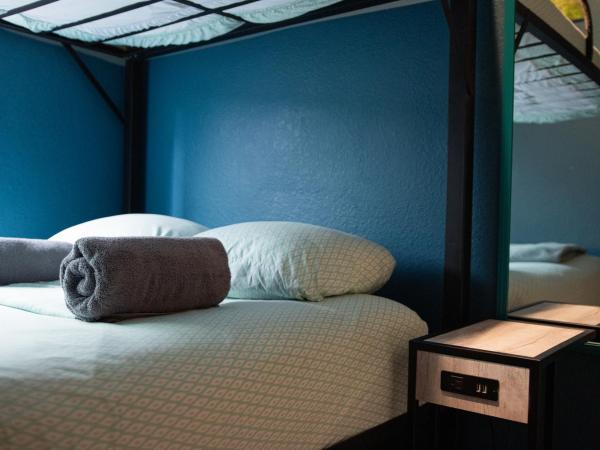 California Dreams Hostel - Pacific Beach : photo 9 de la chambre chambre double avec salle de bains commune