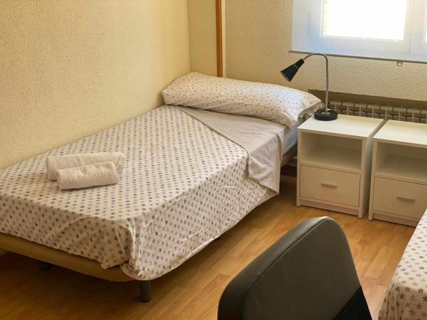 Residencia 12 OCTUBRE : photo 4 de la chambre chambre double