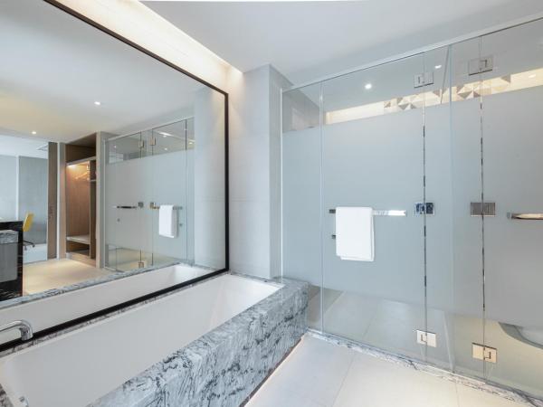 Holiday Inn Johor Bahru City Centre, an IHG Hotel : photo 3 de la chambre suite lit king-size avec canapé-lit - dernier Étage