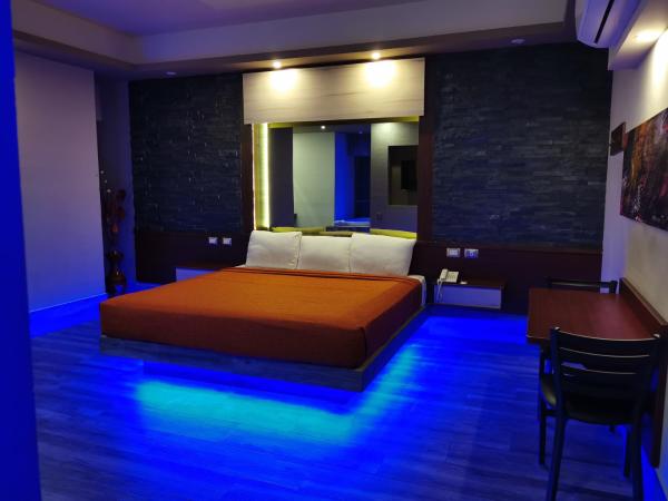 Hotel Plaza Arteaga : photo 6 de la chambre suite deluxe avec baignoire spa