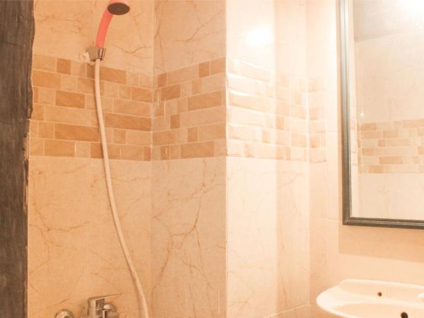 nDalem Joglo Krawitan Syariah : photo 4 de la chambre suite familiale