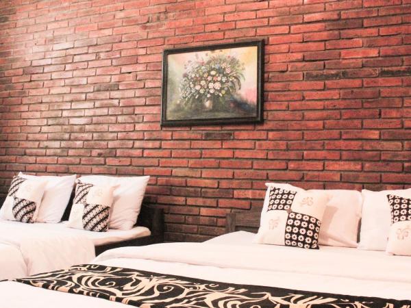 nDalem Joglo Krawitan Syariah : photo 2 de la chambre suite familiale