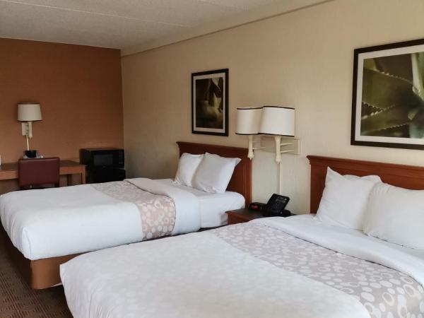 Super 8 by Wyndham San Antonio Near SeaWorld Ingram Park : photo 3 de la chambre chambre double deluxe avec 2 lits doubles - non-fumeurs