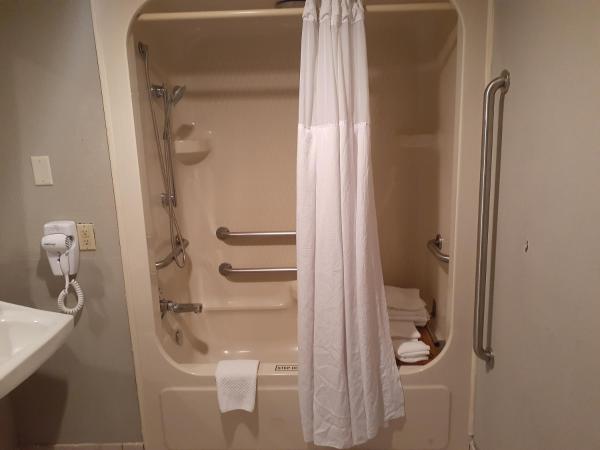 Sleep Inn & Suites BWI Airport : photo 4 de la chambre chambre lit king-size pour personnes à mobilité réduite avec baignoire accessible en fauteuil roulant - non-fumeurs