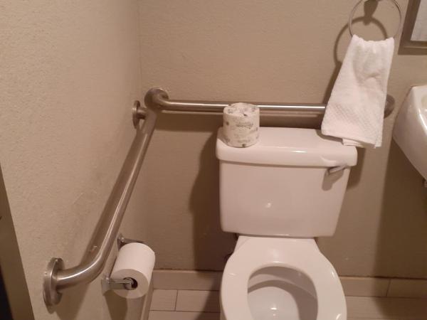 Sleep Inn & Suites BWI Airport : photo 4 de la chambre chambre lit king-size pour personnes à mobilité réduite avec douche accessible en fauteuil roulant - non-fumeurs