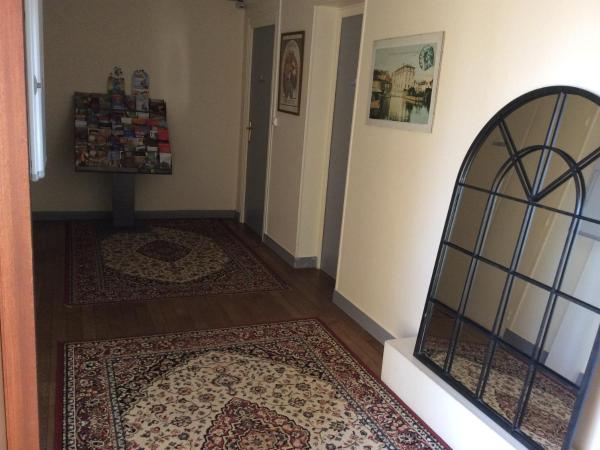 Hotel du Cygne : photo 9 de la chambre chambre familiale (4 adultes + 1 enfant)