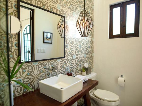 The Diplomat Boutique Hotel : photo 5 de la chambre suite lit king-size - vue sur piscine