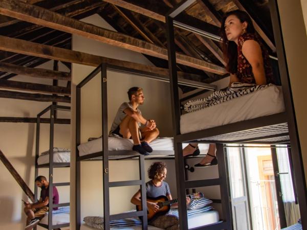 El Granado Hostel : photo 2 de la chambre lit dans dortoir mixte de 8 lits 