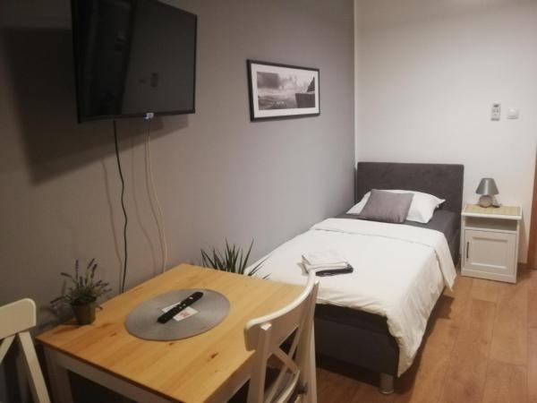 Guest House Lucija : photo 2 de la chambre chambre lits jumeaux avec salle de bains privative