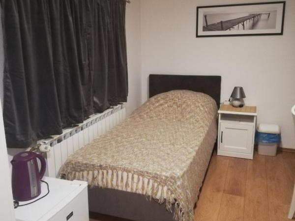 Guest House Lucija : photo 3 de la chambre chambre lits jumeaux avec salle de bains privative