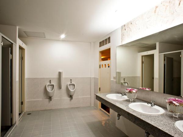 G9bangkok : photo 4 de la chambre chambre familiale avec salle de bains privative (8 adultes)