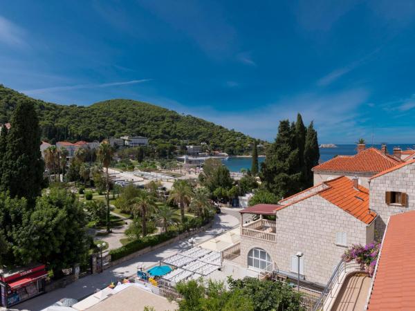 Hotel Perla : photo 9 de la chambre chambre double ou lits jumeaux - vue partielle sur mer