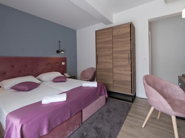 Hotel Perla : photo 7 de la chambre chambre double ou lits jumeaux avec balcon