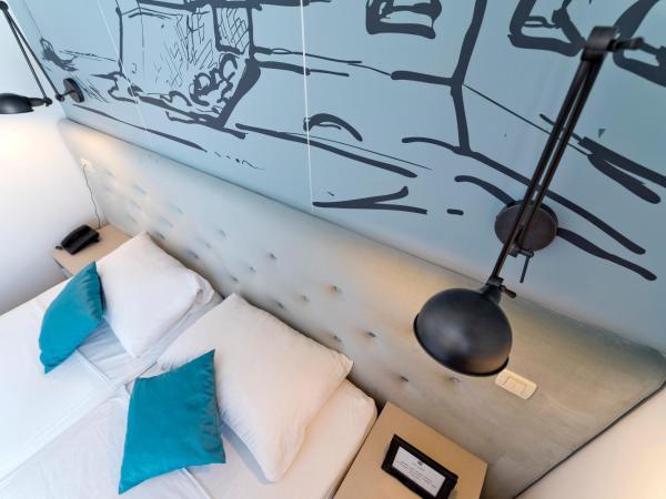 Hotel Perla : photo 8 de la chambre chambre double ou lits jumeaux avec balcon