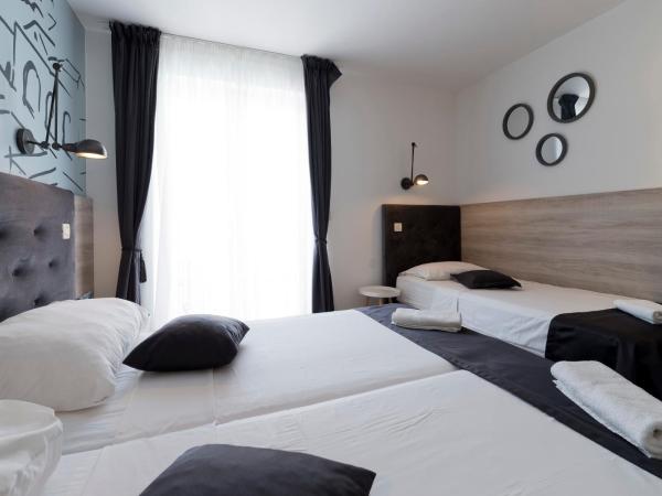 Hotel Perla : photo 4 de la chambre chambre triple avec balcon