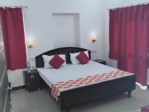Amritchandra homestay and hostel : photo 1 de la chambre chambre double avec balcon