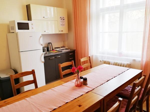 Flamingo Apartments : photo 5 de la chambre suite 2 chambres avec salle de bains privative séparée