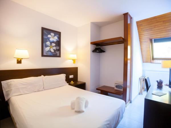 Insitu Eurotel Andorra : photo 2 de la chambre chambre triple mansardée