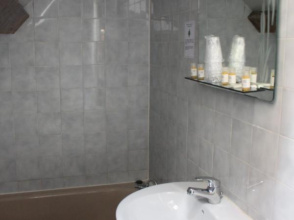 Hôtel République : photo 4 de la chambre chambre familiale