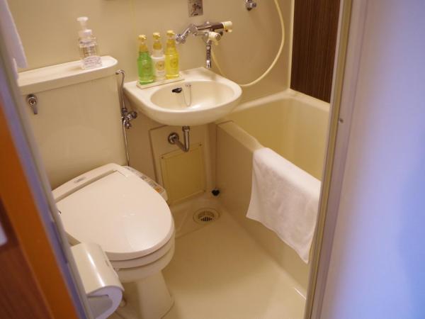 HOTEL RELIEF Sapporo Susukino : photo 10 de la chambre chambre double avec petit lit double - non-fumeurs