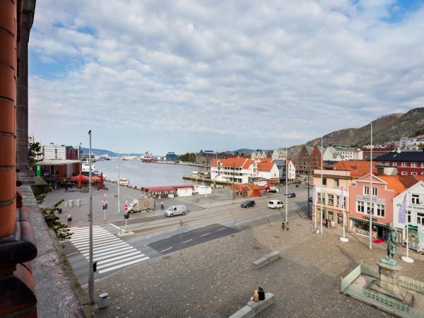 Bergen Børs Hotel : photo 5 de la chambre suite exécutive avec lit king-size et vue sur le port