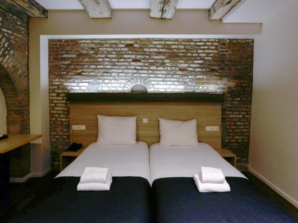 City Hotel Amsterdam : photo 8 de la chambre chambre lits jumeaux en sous-sol