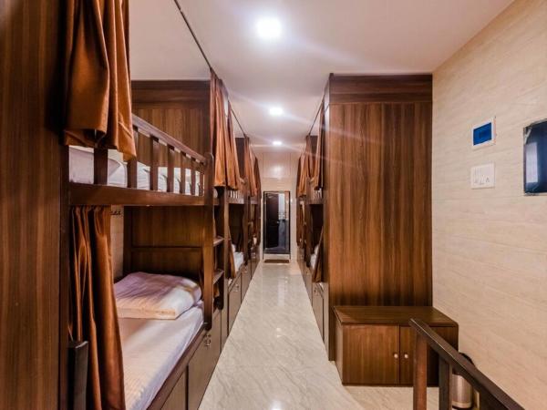 Awesome Dormitory Male Only : photo 10 de la chambre chambre simple avec salle de bains commune