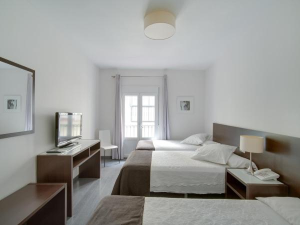 Hotel Madrid de Sevilla : photo 3 de la chambre chambre triple standard
