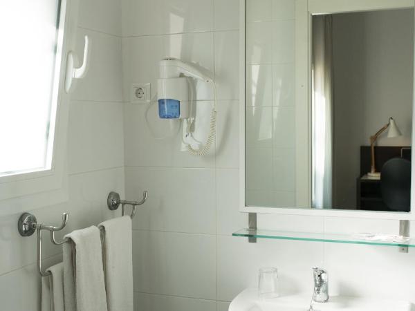 Hotel Madrid de Sevilla : photo 4 de la chambre chambre lits jumeaux