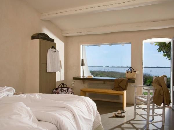 Lodge Sainte Helene Adult only : photo 1 de la chambre chambre double supérieure avec douche et vue sur lac