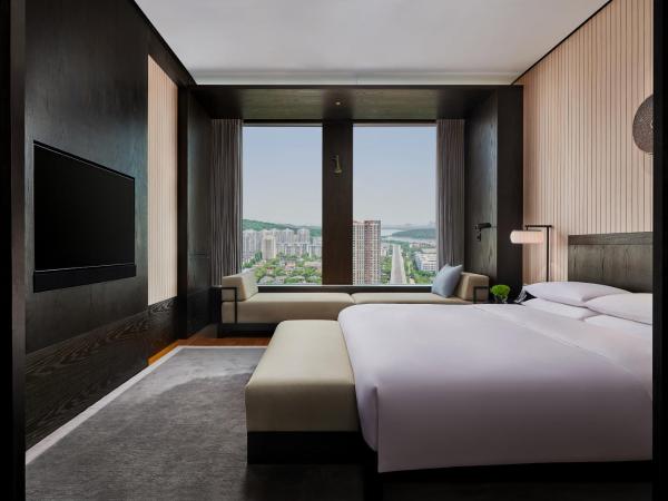 Hyatt Regency Wuhan Optics Valley : photo 2 de la chambre suite