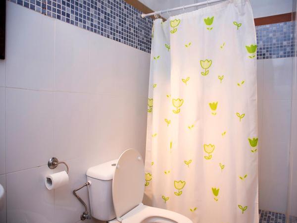 Pensión Santa María la Blanca : photo 5 de la chambre chambre lits jumeaux avec salle de bains privative